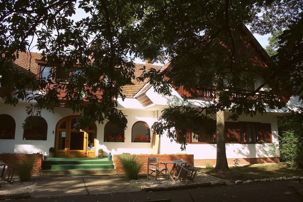 Zseri Vadaszhaz